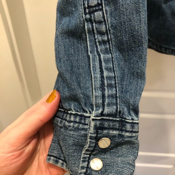 🖤3/$30 - TNA - Denim Button Up🖤 - Picture 4 of 7